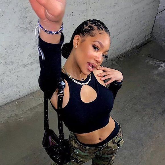 Black cut out long sleeve crop top - Picture 5 of 15